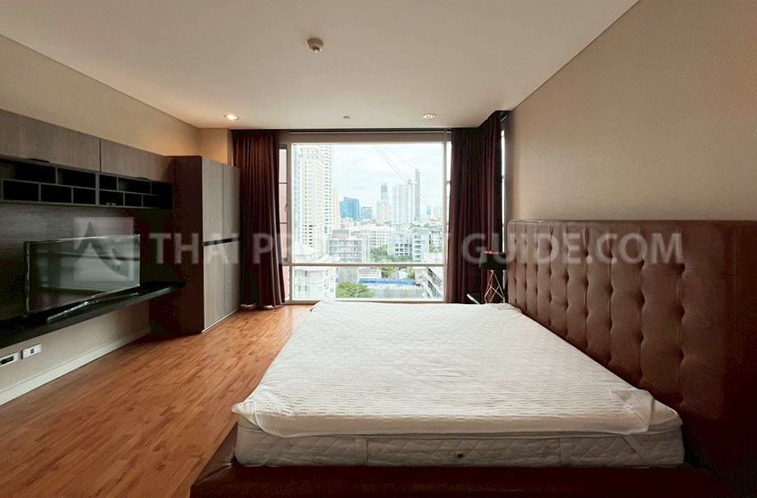 Condominium in Sukhumvit : FullerTon Condominium 
