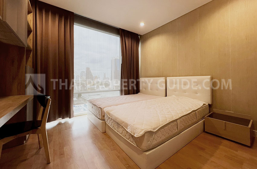 Condominium in Sukhumvit : FullerTon Condominium 