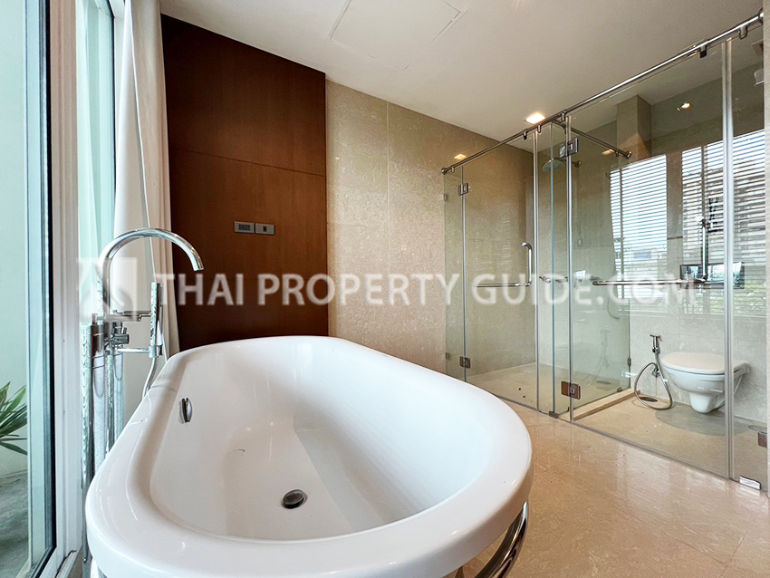 Condominium in Sukhumvit : Belgravia Residences 