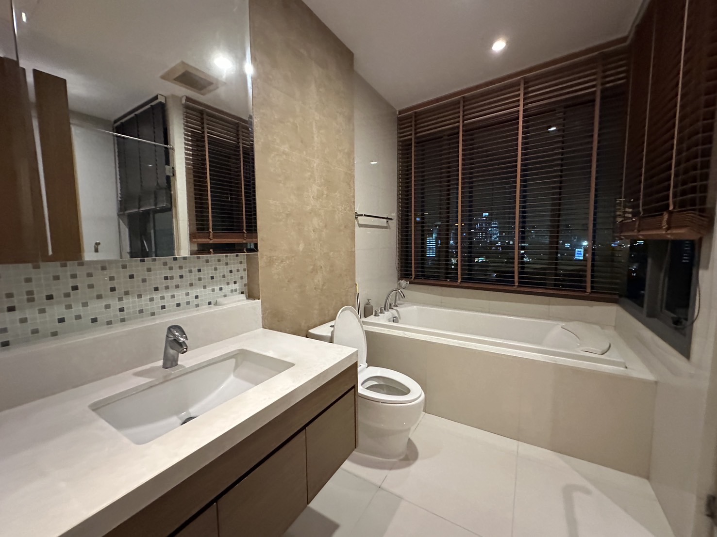 Condominium in Sukhumvit : Bright Sukhumvit 24 