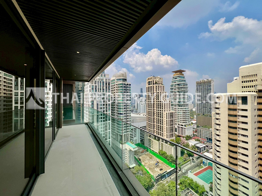 Condominium in Sukhumvit : Vittorio Condominium at Sukhumvit 39 