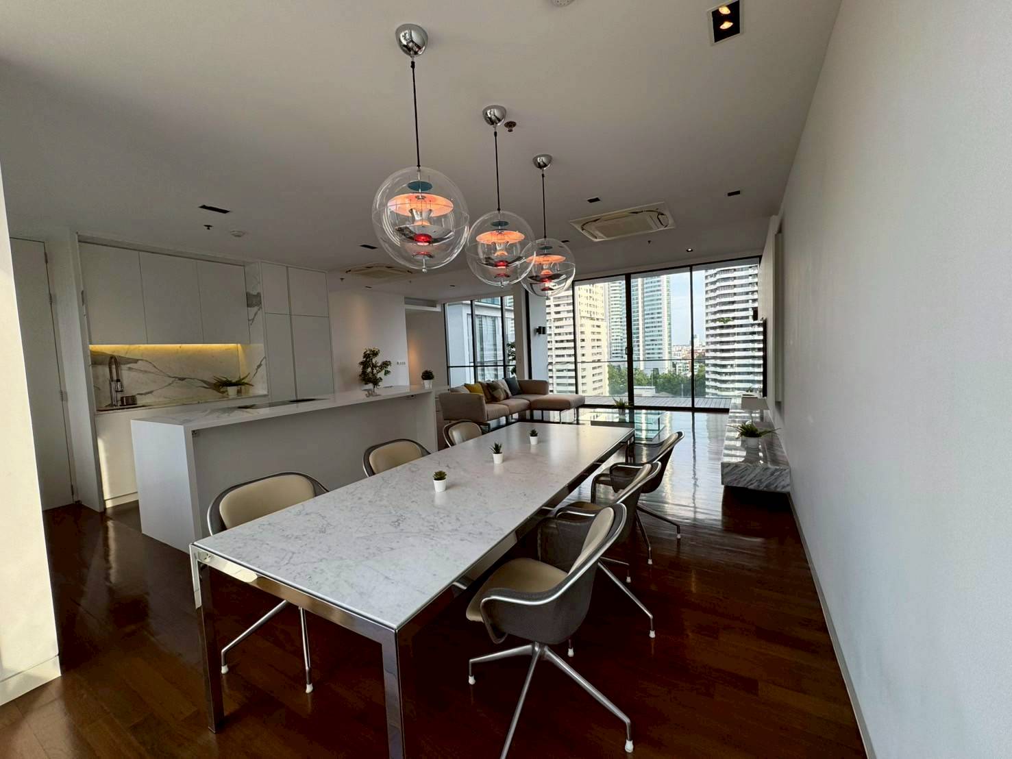 Condominium in Sukhumvit : Domus Condo Suk 16 