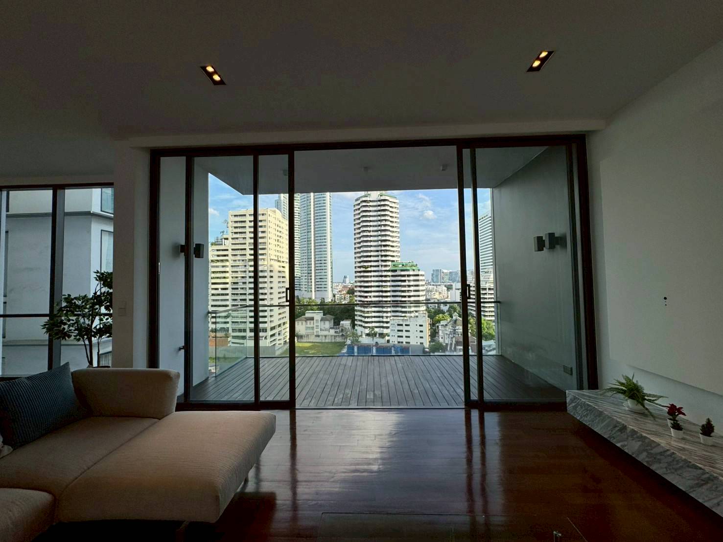 Condominium in Sukhumvit : Domus Condo Suk 16 