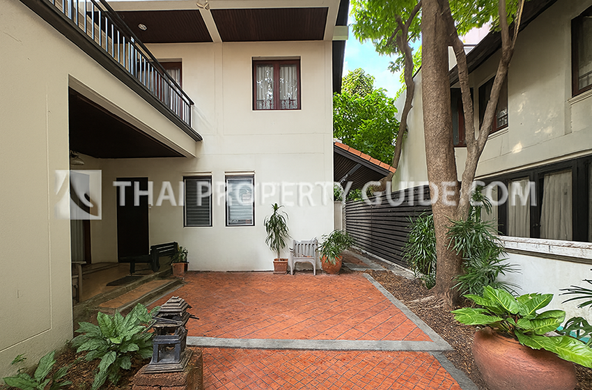 House in Phaholyothin 