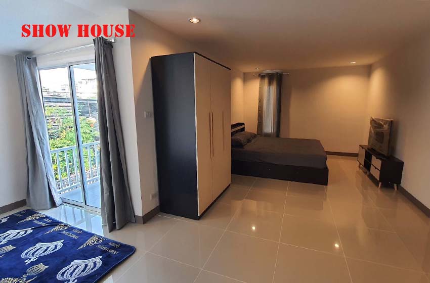House in Srinakarin 