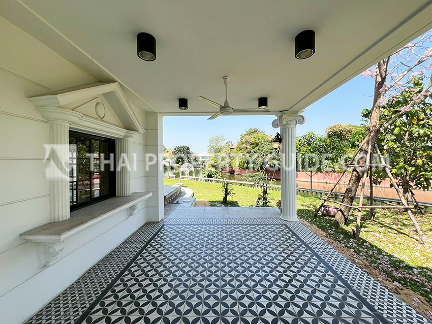 House with Private Pool in Bangnatrad 