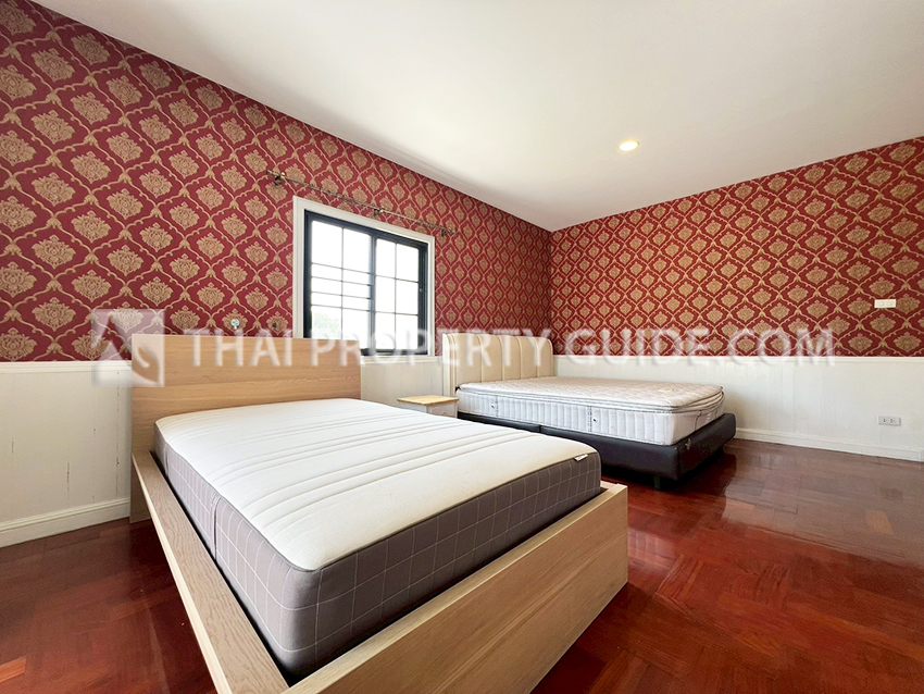 House with Private Pool in Bangnatrad 