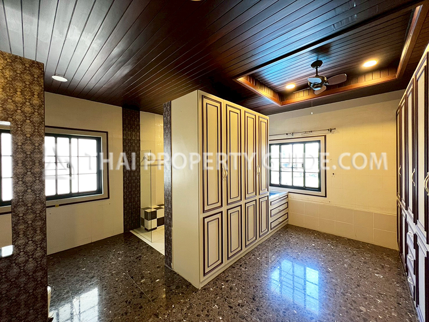 House with Private Pool in Bangnatrad 