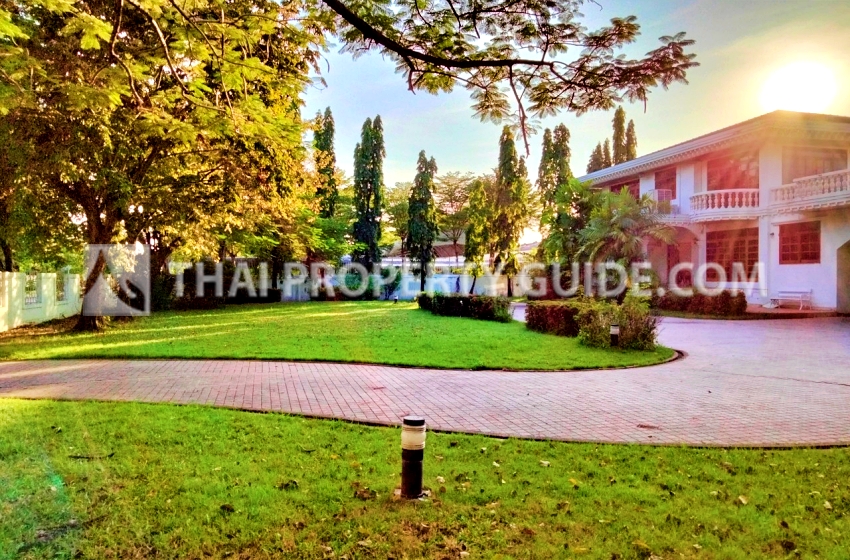 House with Private Pool for rent in Bangnatrad (near Bangkok Patana School)