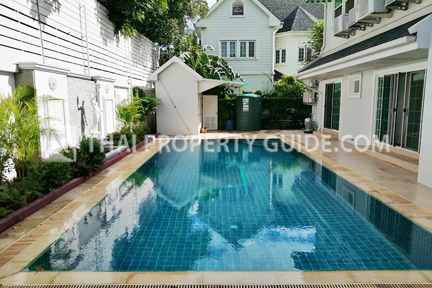 House with Private Pool in Bangnatrad 