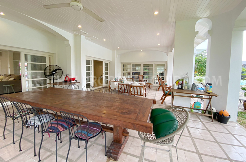 House with Private Pool in Bangnatrad 