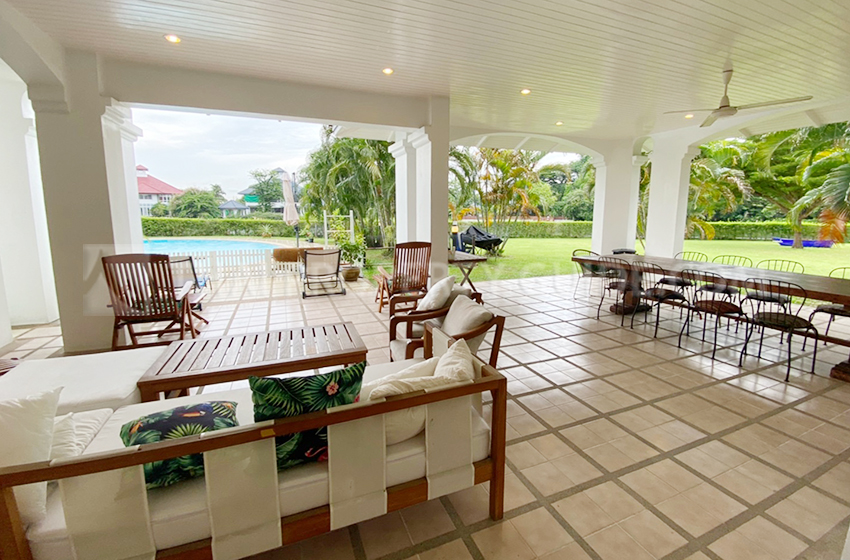 House with Private Pool in Bangnatrad 