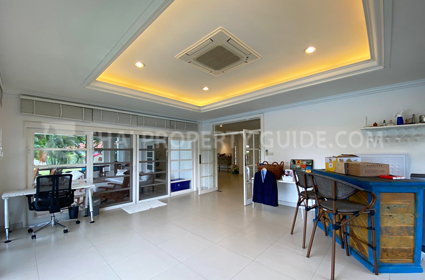 House with Private Pool in Bangnatrad 