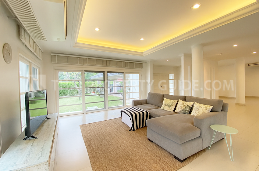 House with Private Pool for rent in Bangnatrad
