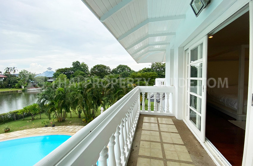 House with Private Pool in Bangnatrad 