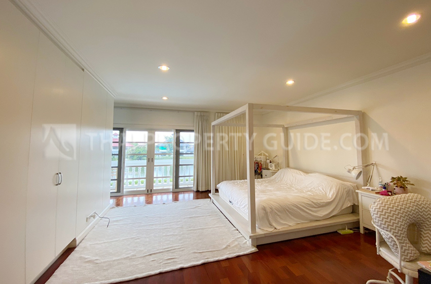 House with Private Pool in Bangnatrad 