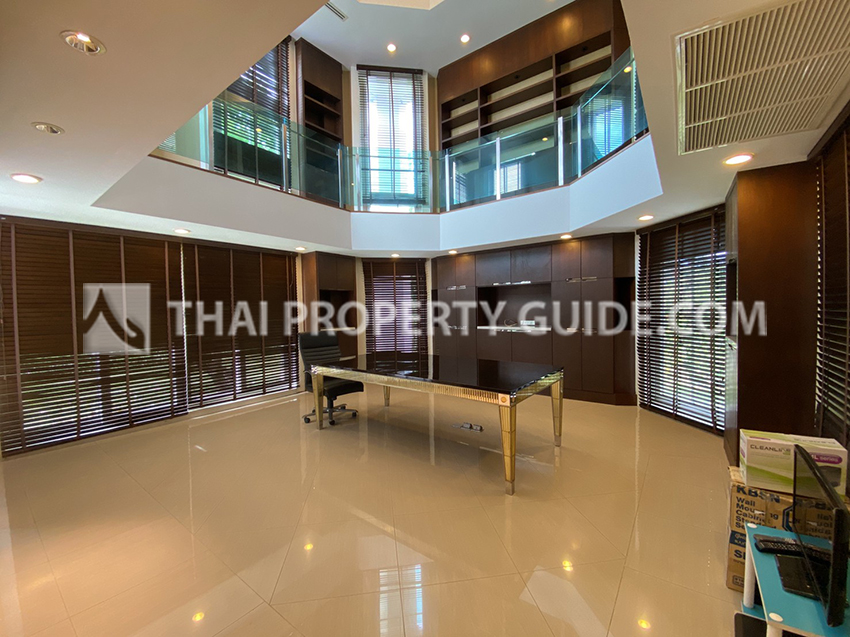 House with Private Pool in Bangnatrad 