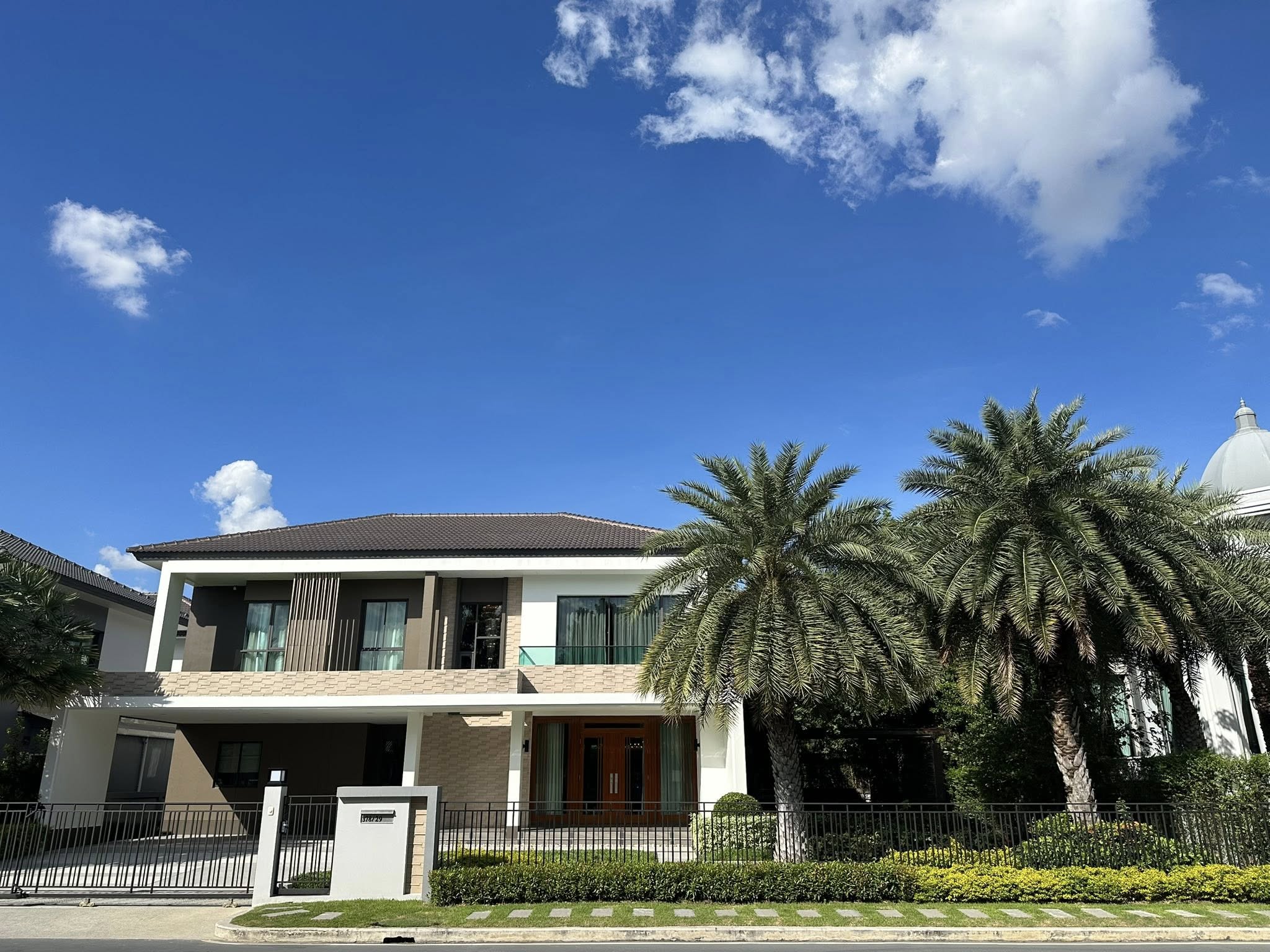 House with Private Pool in Bangnatrad