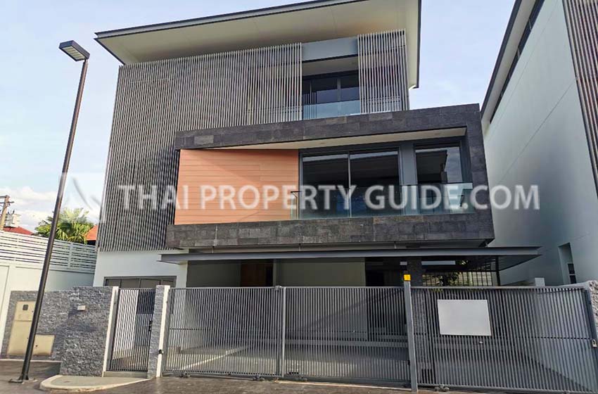 House with Private Pool for rent in Lat Phrao