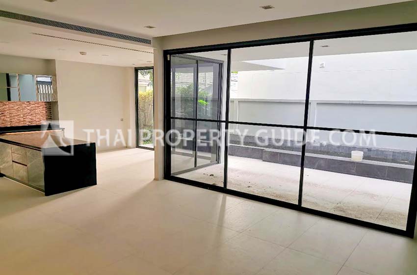 House with Private Pool in Lat Phrao 