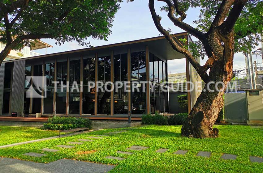 House with Private Pool in Lat Phrao 