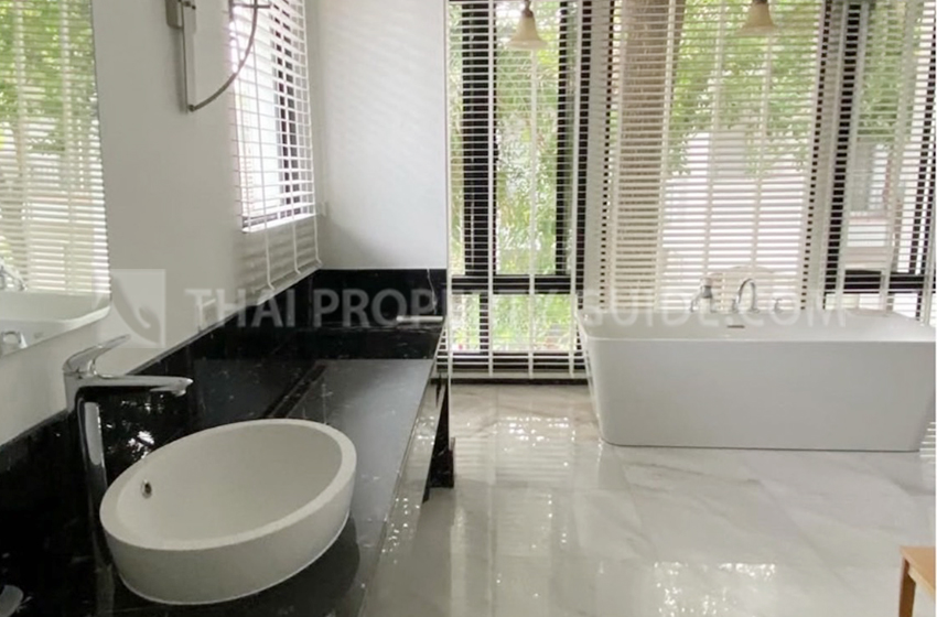 House with Private Pool in Nichada Thani 