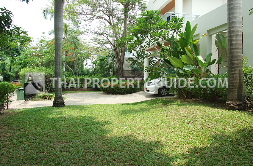 House with Private Pool in Nichada Thani 