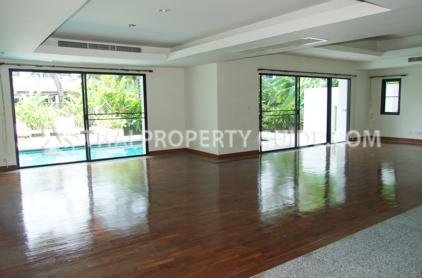 House with Private Pool in Nichada Thani 