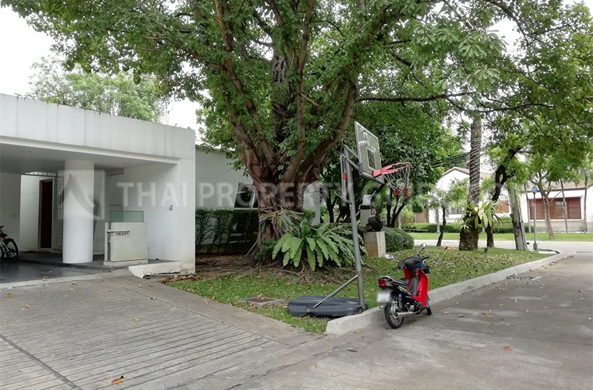 House with Private Pool in Nichada Thani 