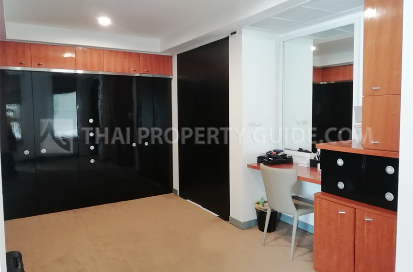 House with Private Pool in Nichada Thani 