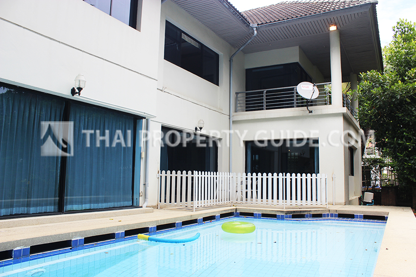 House with Private Pool in Nichada Thani