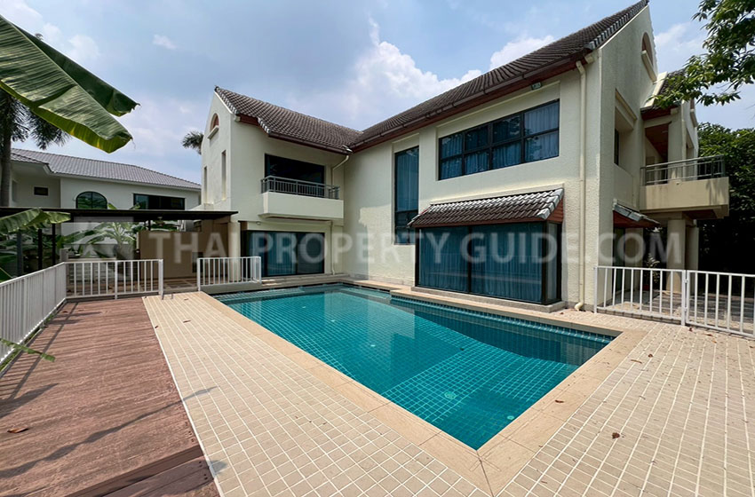 House with Private Pool in Nichada Thani