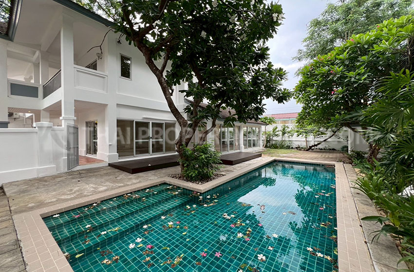 House with Private Pool in Nichada Thani 