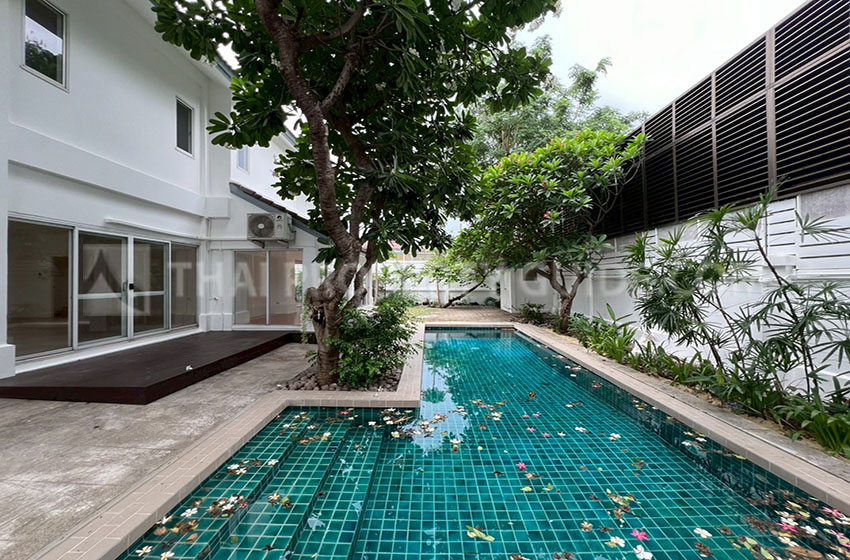 House with Private Pool in Nichada Thani 