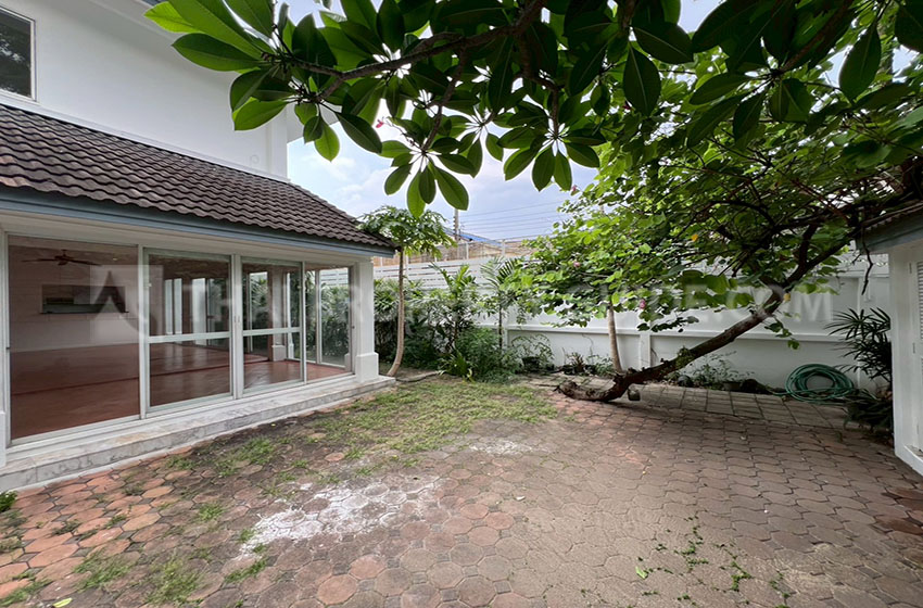 House with Private Pool in Nichada Thani 