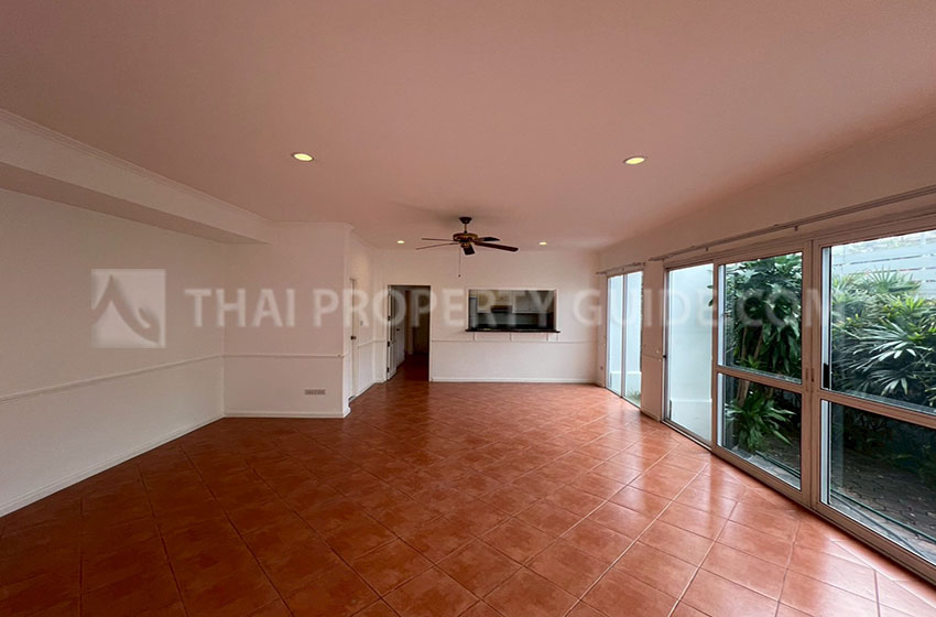 House with Private Pool in Nichada Thani 