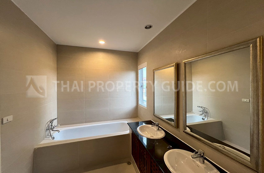 House with Private Pool in Nichada Thani 