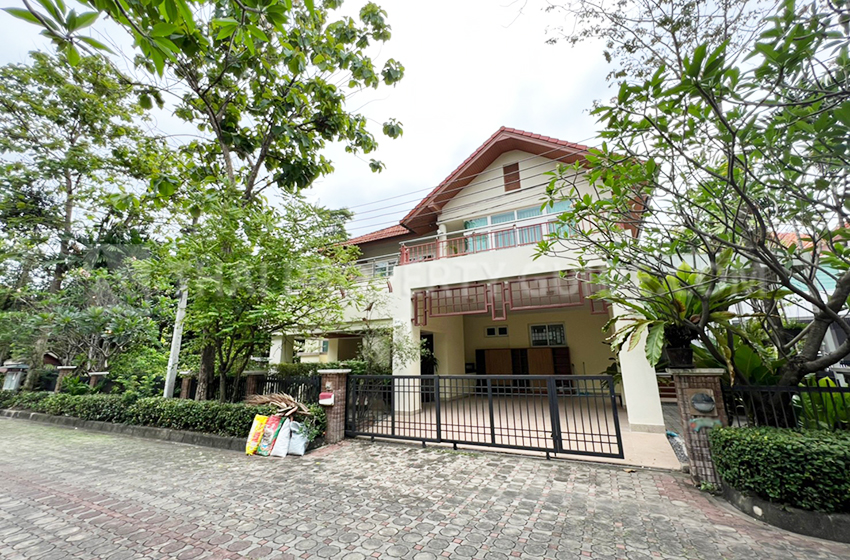 House with Private Pool in Nichada Thani 