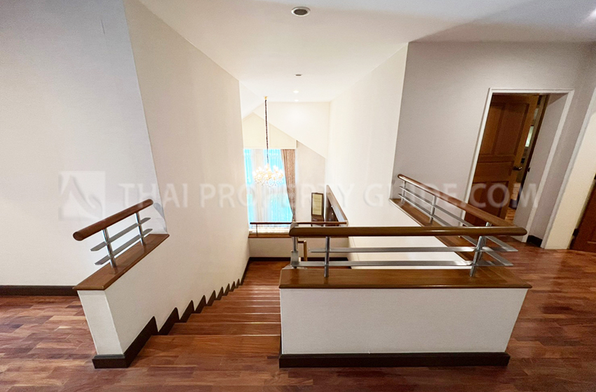 House with Private Pool in Nichada Thani 