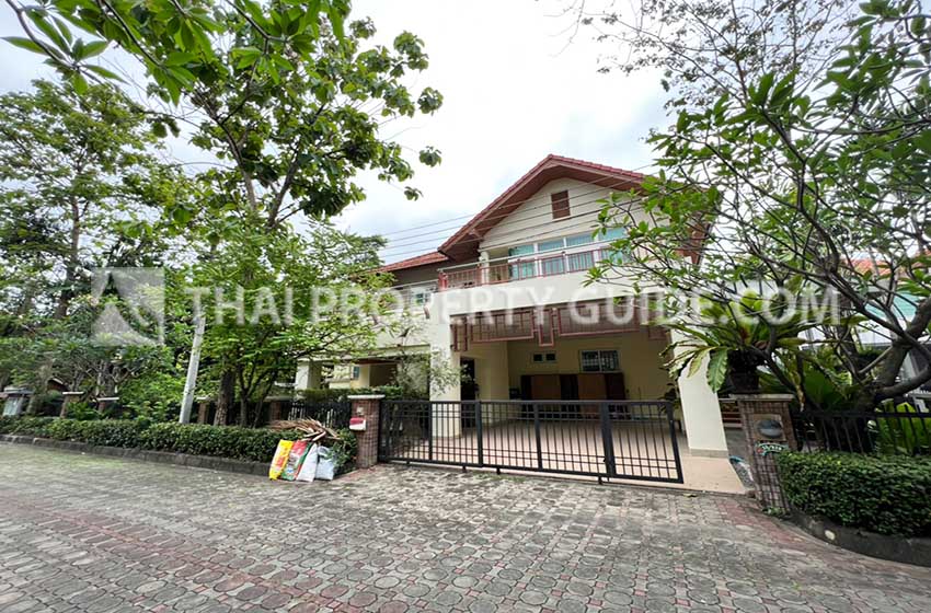 House with Private Pool in Nichada Thani 