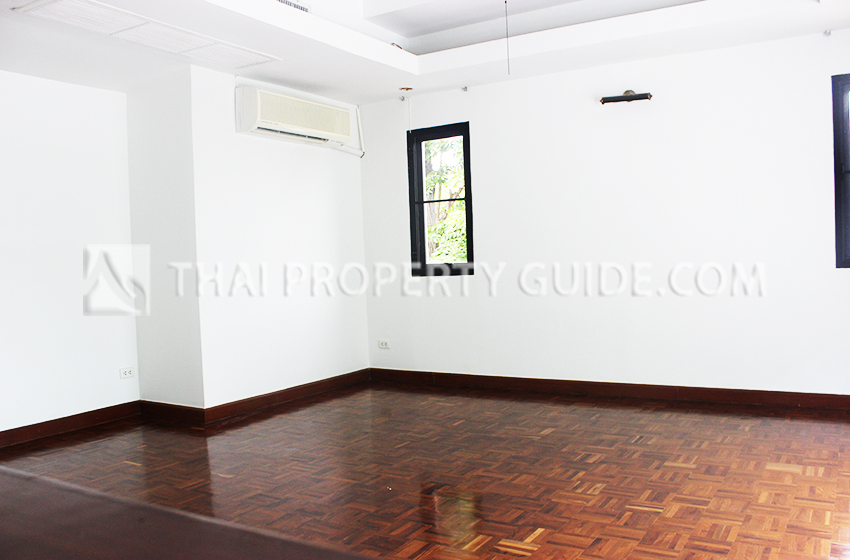 House with Private Pool in Nichada Thani 