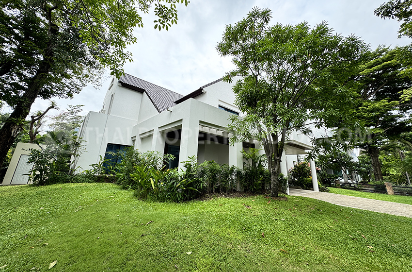 House with Private Pool in Nichada Thani 