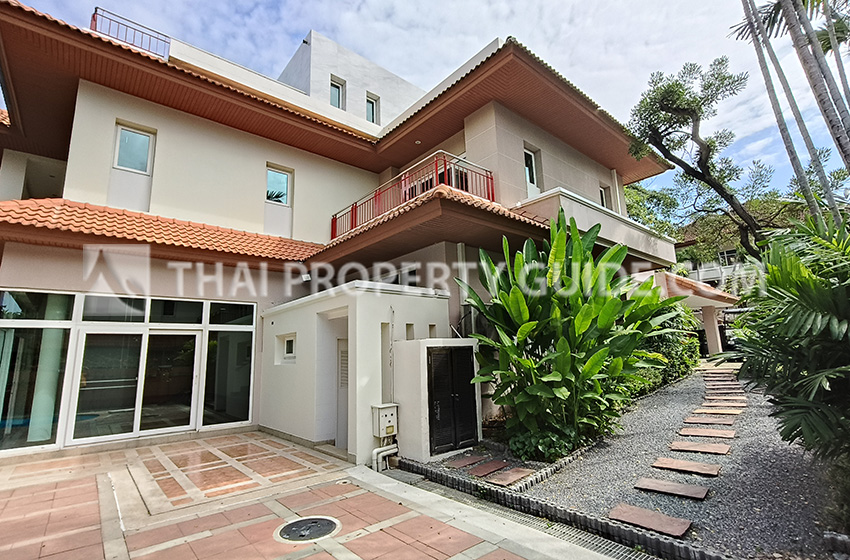 House with Private Pool in Nichada Thani 