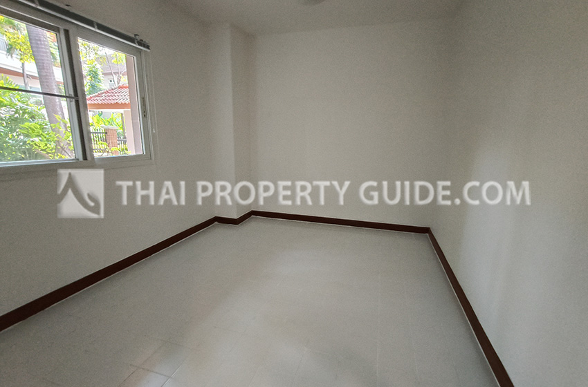 House with Private Pool in Nichada Thani 