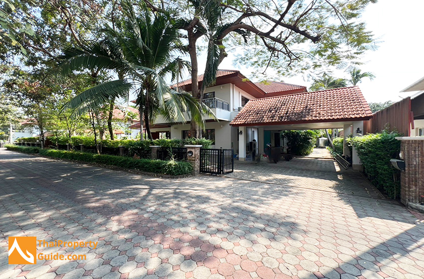 House with Private Pool in Nichada Thani 