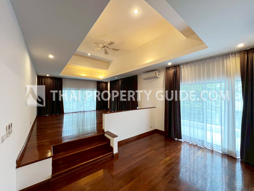 House with Private Pool in Nichada Thani 