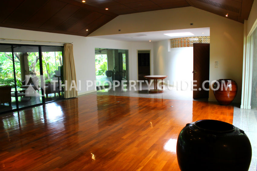 House with Private Pool in Nichada Thani 