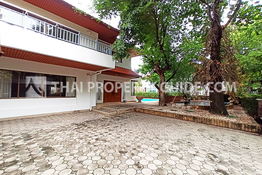 House with Private Pool in Nichada Thani 