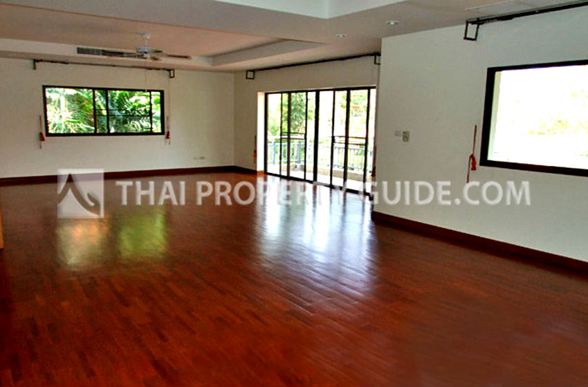 House with Private Pool in Nichada Thani 