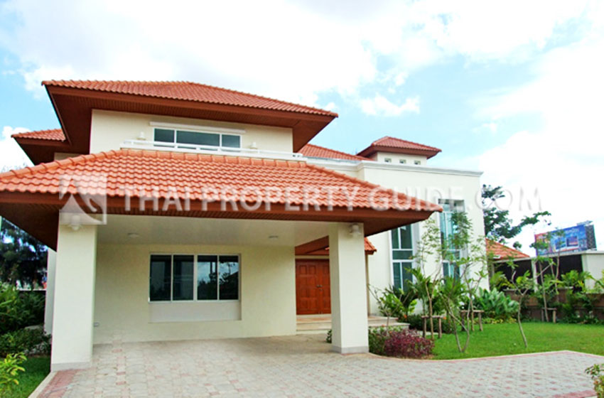 House with Private Pool in Nichada Thani 